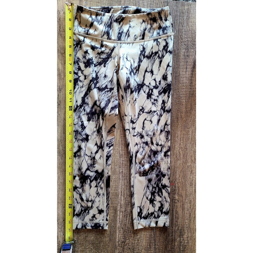 Lululemon Women's Tan and Black Workout Capri Leggings Size 2